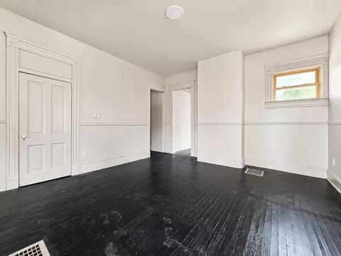 Living - 131-133 E Southern Ave, Springfield, OH 45505 photo 7 of 9