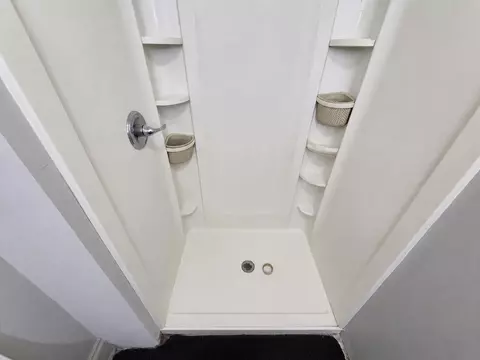 Bath - 131-133 E Southern Ave, Springfield, OH 45505 photo 3 of 4
