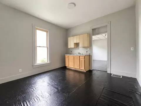 Living - 131-133 E Southern Ave, Springfield, OH 45505 photo 5 of 9