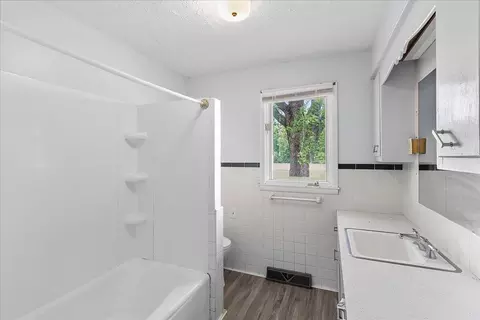 Bath - 720 Cretcher Ave, De Graff, OH 43318 photo 3 of 4