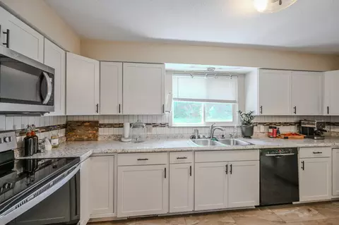 Kitchen - 1939 Westgate Rd, Springfield, OH 45504 photo 2 of 3