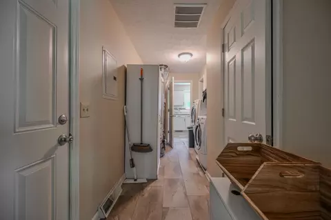 Entry Way - 1939 Westgate Rd, Springfield, OH 45504 photo 2 of 4