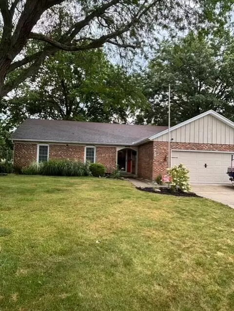 924 Aster Dr, Wapakoneta, OH 45895