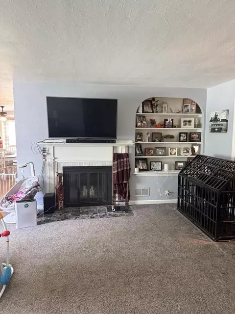 Living - 635 S Walnut Ave, Sidney, OH 45365 photo 2 of 2