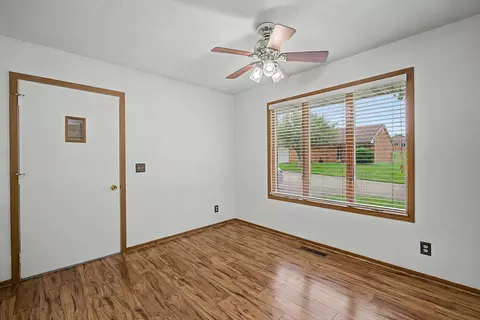 Living - 2939 Avery Cir, Springfield, OH 45503 photo 4 of 5