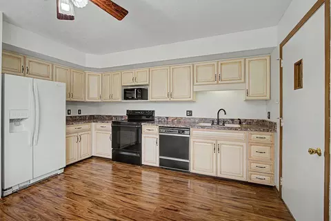 Kitchen - 2939 Avery Cir, Springfield, OH 45503 photo 3 of 3