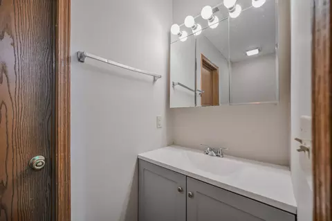 Bath - 2160 Amarillo Ave, Springfield, OH 45503 photo 2 of 4