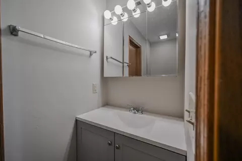 Bath - 2160 Amarillo Ave, Springfield, OH 45503 photo 3 of 4
