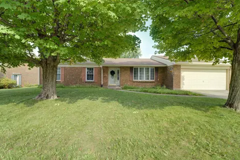1381 Oaktree Dr, Greenville, OH 45331