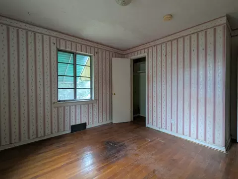 Bedroom - 236 W Singer St, Springfield, OH 45506 photo 2 of 5