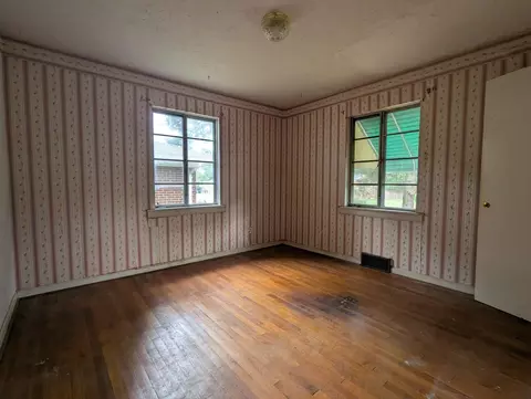 Bedroom - 236 W Singer St, Springfield, OH 45506 photo 1 of 5