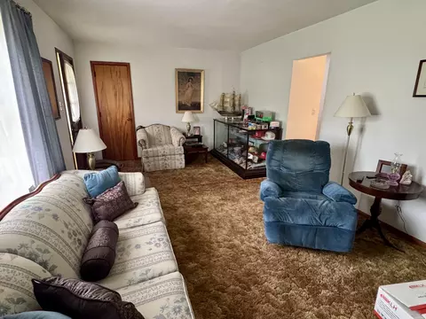 Living - 2156 Shrine Rd, Springfield, OH 45502 photo 2 of 2