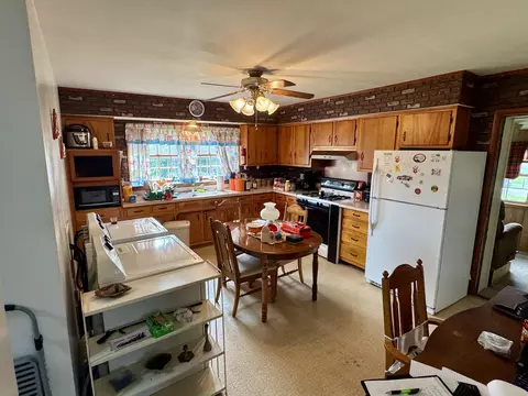 Kitchen - 2156 Shrine Rd, Springfield, OH 45502 photo 1 of 1