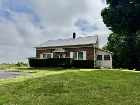 Exterior - 2156 Shrine Rd, Springfield, OH 45502 photo 2 of 12
