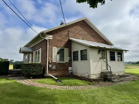 Exterior - 2156 Shrine Rd, Springfield, OH 45502 photo 3 of 12