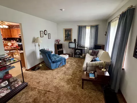 Living - 2156 Shrine Rd, Springfield, OH 45502 photo 1 of 2