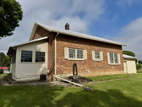 Exterior - 2156 Shrine Rd, Springfield, OH 45502 photo 5 of 12
