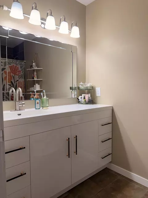 Bath - 1370 Maple Leaf Ct, Sidney, OH 45365 photo 1 of 2