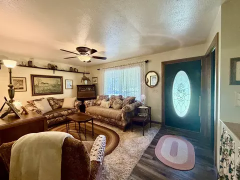 Entry Way - 5606 Middle Urbana Rd, Springfield, OH 45502 photo 1 of 5