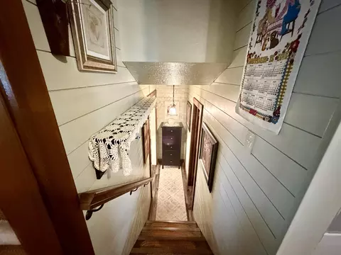 Entry Way - 5606 Middle Urbana Rd, Springfield, OH 45502 photo 4 of 5