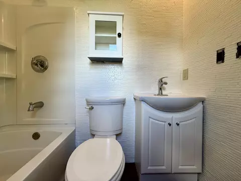 Bath - 5606 Middle Urbana Rd, Springfield, OH 45502 photo 3 of 5