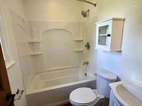 Bath - 5606 Middle Urbana Rd, Springfield, OH 45502 photo 2 of 5