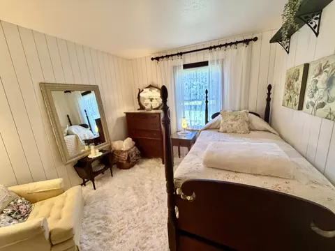 Bedroom - 5606 Middle Urbana Rd, Springfield, OH 45502 photo 6 of 7