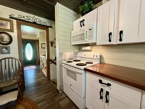 Kitchen - 5606 Middle Urbana Rd, Springfield, OH 45502 photo 2 of 5