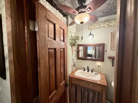 Bath - 5606 Middle Urbana Rd, Springfield, OH 45502 photo 4 of 5