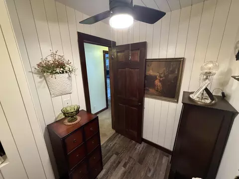 Entry Way - 5606 Middle Urbana Rd, Springfield, OH 45502 photo 2 of 5