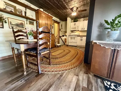 Dining - 5606 Middle Urbana Rd, Springfield, OH 45502 photo 2 of 4