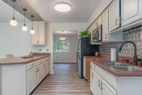 Kitchen - 4845 Broadway Rd, Springfield, OH 45502 photo 3 of 4