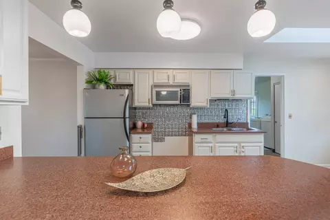 Kitchen - 4845 Broadway Rd, Springfield, OH 45502 photo 2 of 4