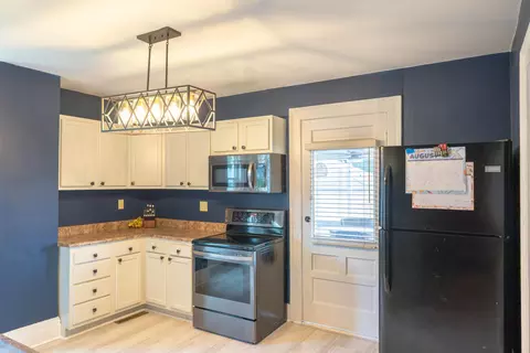 Kitchen - 2201 Elmwood Ave, Springfield, OH 45505 photo 1 of 2