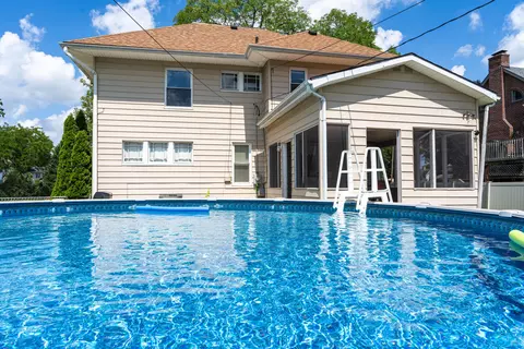 Exterior - 2201 Elmwood Ave, Springfield, OH 45505 photo 3 of 8