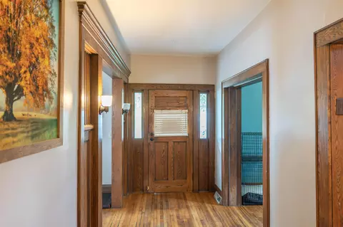 Entry Way - 2201 Elmwood Ave, Springfield, OH 45505 photo 2 of 6