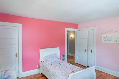 Bedroom - 2201 Elmwood Ave, Springfield, OH 45505 photo 6 of 8