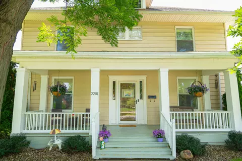 Exterior - 2201 Elmwood Ave, Springfield, OH 45505 photo 5 of 8