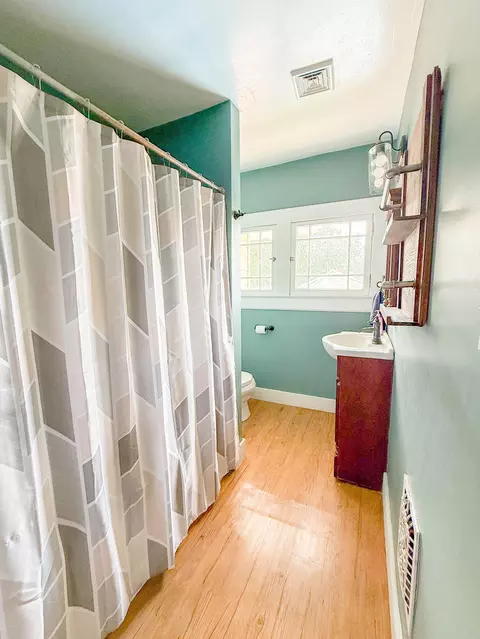 Bath - 2201 Elmwood Ave, Springfield, OH 45505 photo 1 of 1