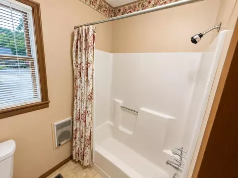 Bath - 218 Harrison St, Kenton, OH 43326 photo 2 of 3