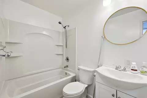 Bath - 4310 Yale St, Springfield, OH 45502 photo 1 of 4