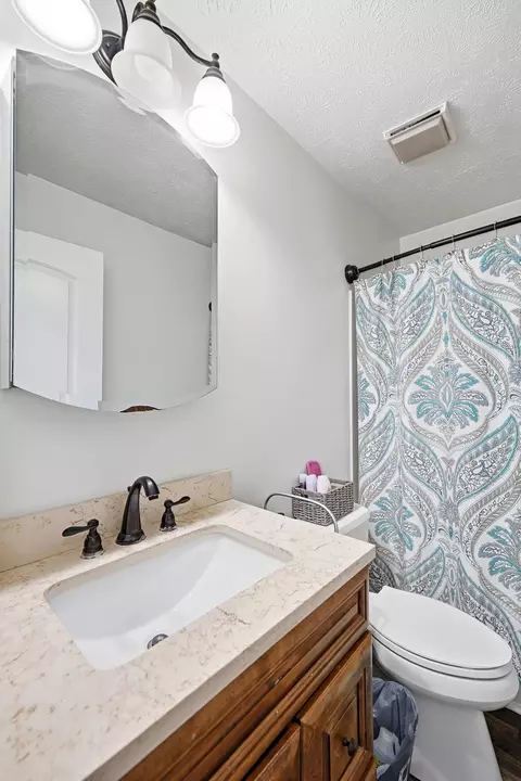 Bath - 4310 Yale St, Springfield, OH 45502 photo 3 of 4