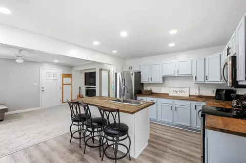 Kitchen - 4310 Yale St, Springfield, OH 45502 photo 2 of 2