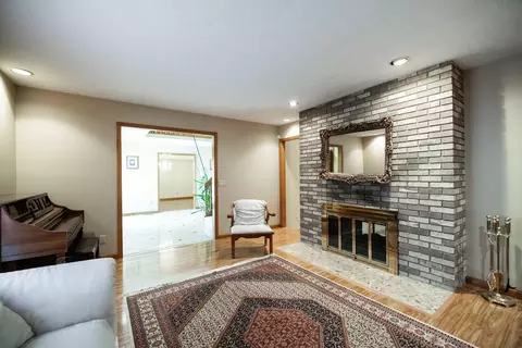 Living - 3131 Imperial Blvd, Springfield, OH 45503 photo 2 of 9