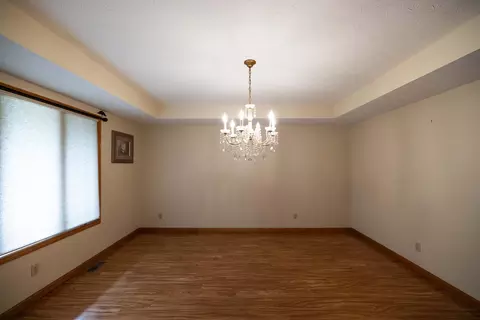 Living - 3131 Imperial Blvd, Springfield, OH 45503 photo 5 of 9