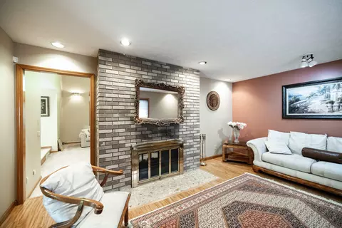Living - 3131 Imperial Blvd, Springfield, OH 45503 photo 3 of 9