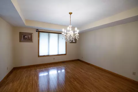 Living - 3131 Imperial Blvd, Springfield, OH 45503 photo 4 of 9