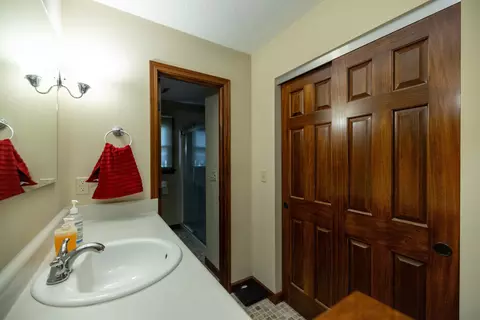 Bath - 6300 Plateau Dr, Springfield, OH 45502 photo 5 of 5