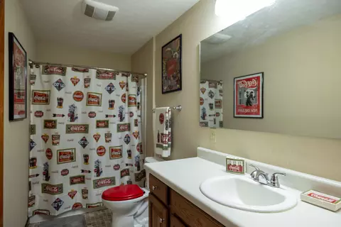 Bath - 6300 Plateau Dr, Springfield, OH 45502 photo 2 of 5