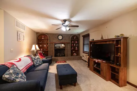 Living - 6300 Plateau Dr, Springfield, OH 45502 photo 1 of 4